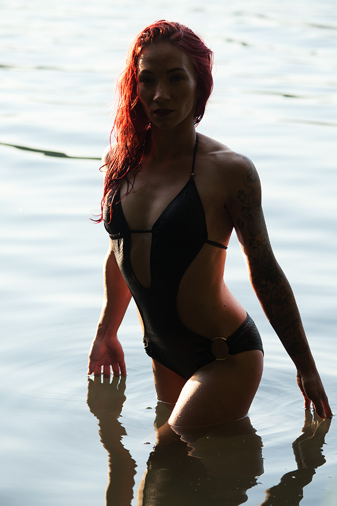 Sommer Fotoshooting Im Wasser In Der Stadt Und In Der Natur Unter Freiem Himmel